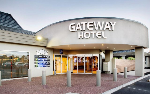 Nightcap at Gateway Hotel
