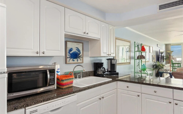 Shoreline Towers 1073