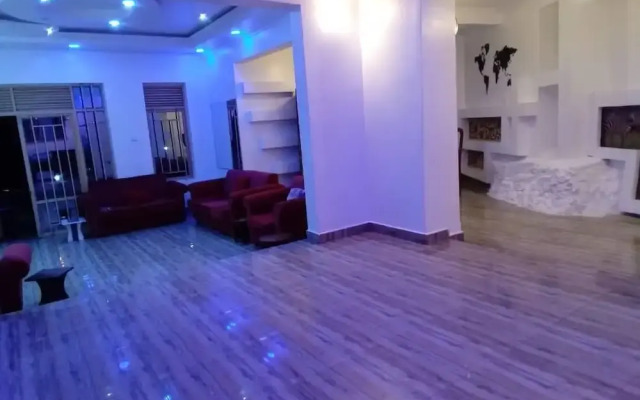 Queen Greenstars Apartment