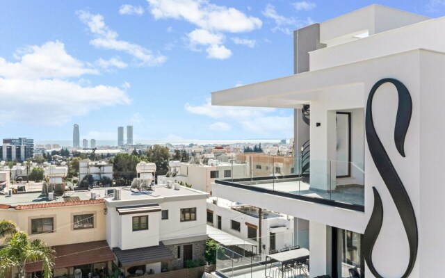 Sanders Only - Charming 2-bdr Apt With Balcony