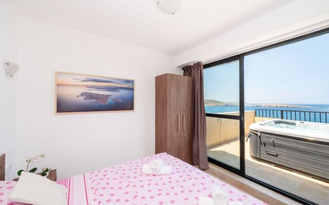 Islet Seafront Penthouse with Hot tub