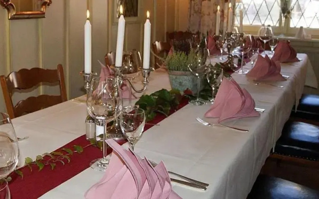 Restaurant At Keller Hotel