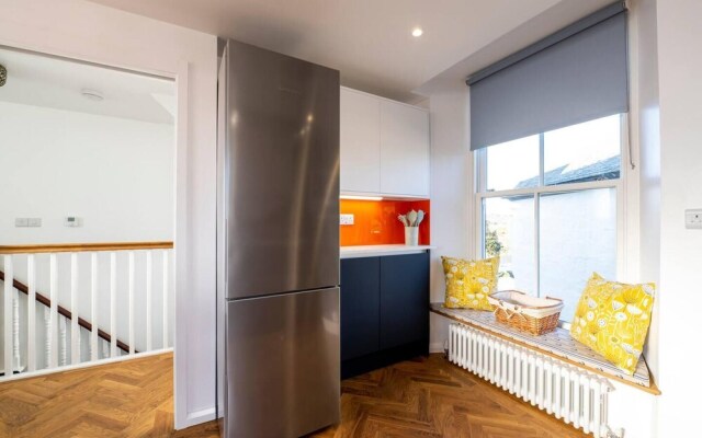 Luxurious 2 Bedroom Apartment With Estuary View
