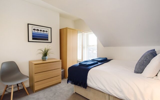 3 88A Albany Road
