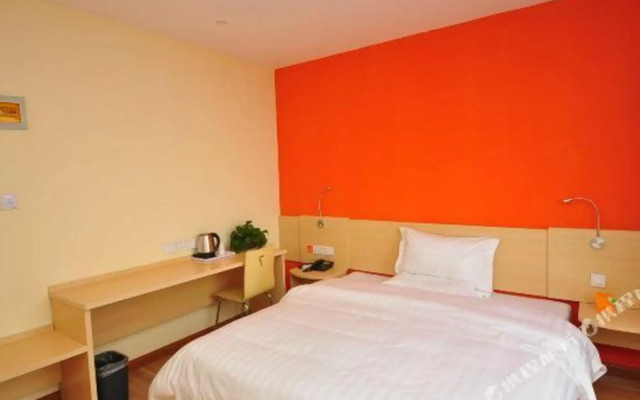 7 Days Inn (Qihe Passenger Transportation Center)