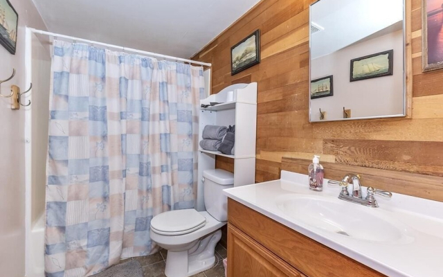 012 - Lakefront Chalet