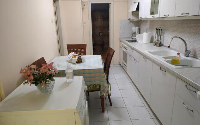 Linda's house