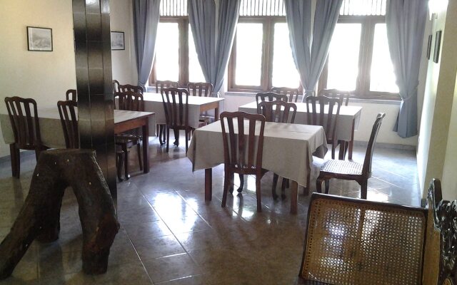 Hotel 4 U