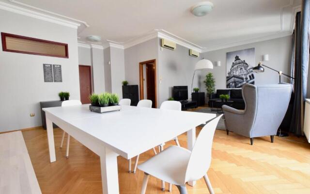 Luxury Apartment by Hi5 - Lovag Suites