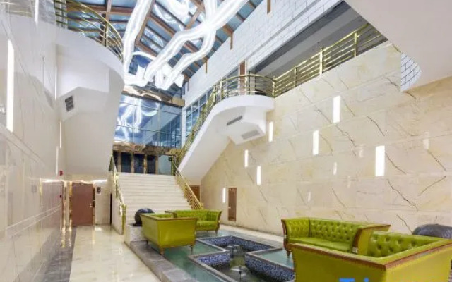 Lingshui dream Sky Lake Hot Spring Hotel