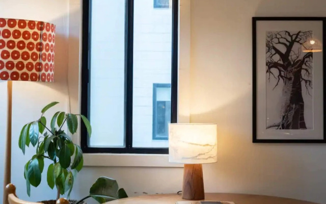 Spacious 2 Bedroom Apartment in Brunswick With Patio and Parking