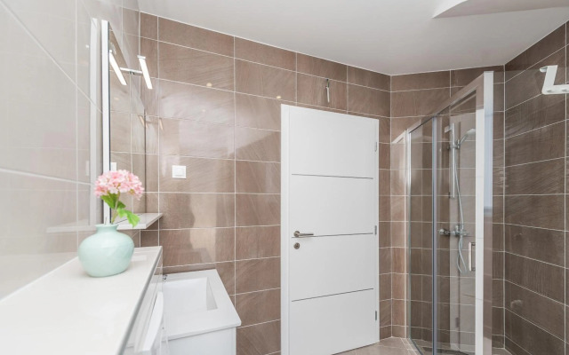 Merima 1 luxury ap with a pool