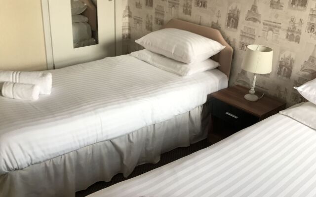 Queens Plaza Hotel