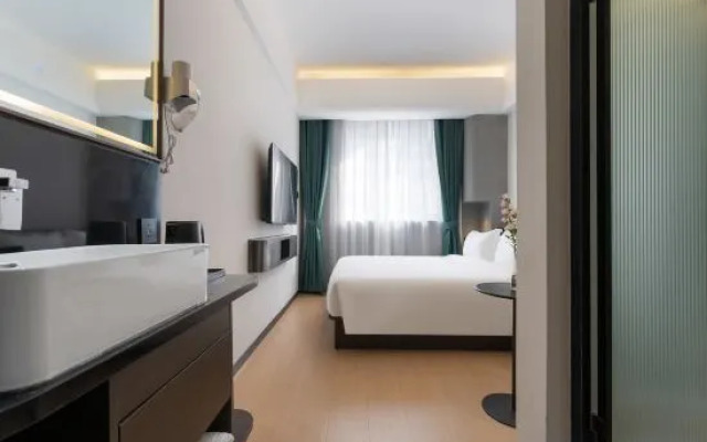 Shanghai Pudong Xiangguo Hotel (Huinan Metro Station)