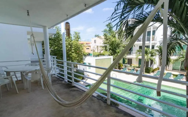 Poolside tranquil apartment in Playa del Carmen