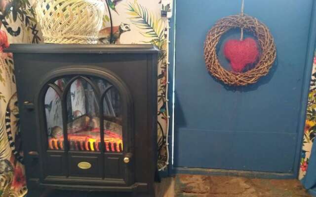 Pilgrims Shepherd's Hut - Goosewell Glynn Glamping