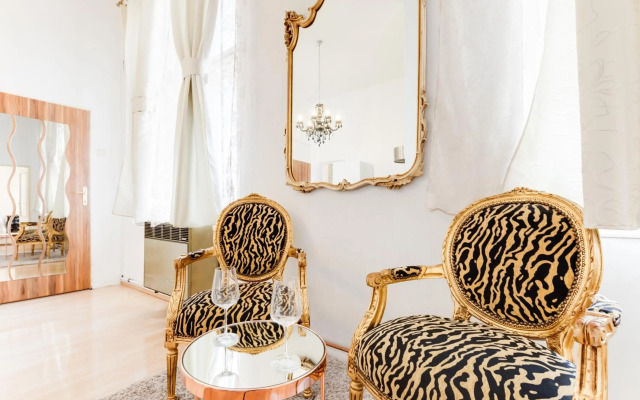 Old Town Royal Apartment With Giant Terrace