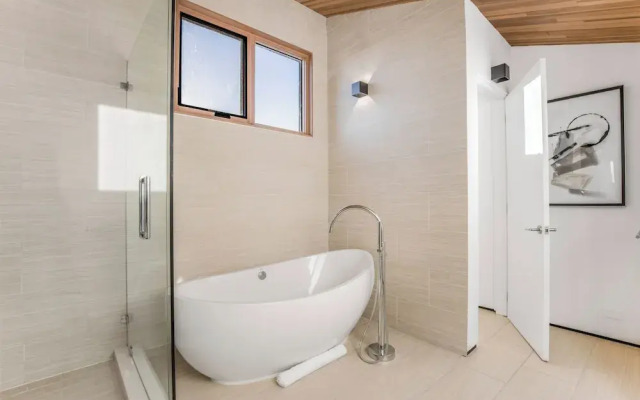 Cedar Loft Villa