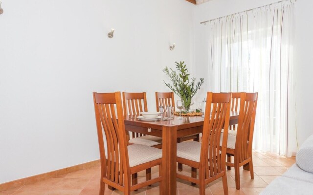 Stunning Home in Radonic With Wifi and 2 Bedrooms