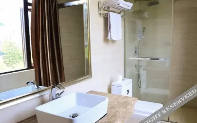 Xinjiang Inn Business Hotel