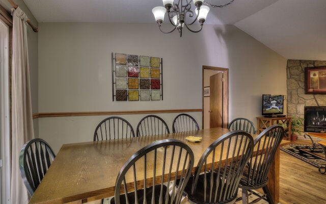 Bears Delight  320 - Three Bedroom Cabin