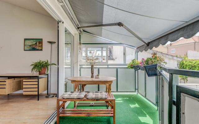 Spacious apartment Zvone with 3 balconies and parking