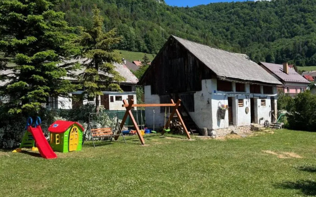 Dedinky Lakeview Cottage