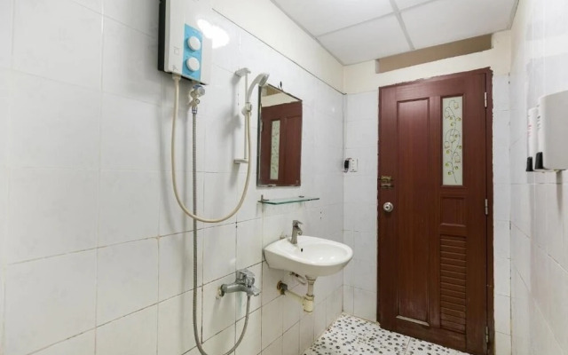OYO 885 Ngoc Thinh Hotel