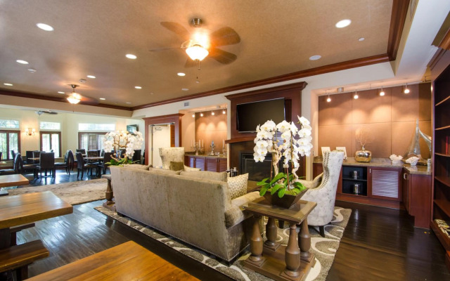West Inn & Suites