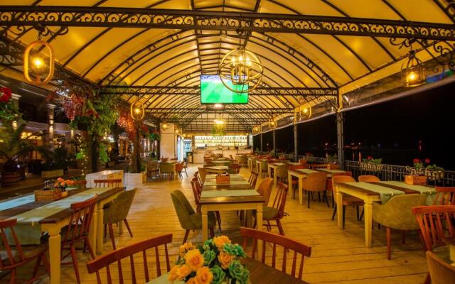 Maria Palace Complex