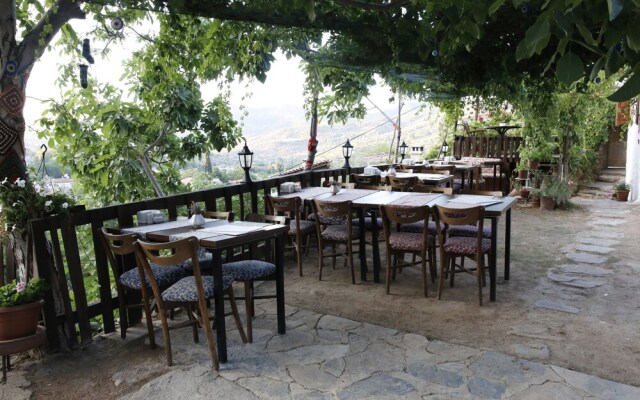Shiraz Hotel & Restaurant