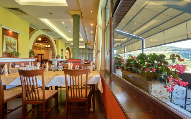 Yantra Grand Hotel -Sharlopov Hotels