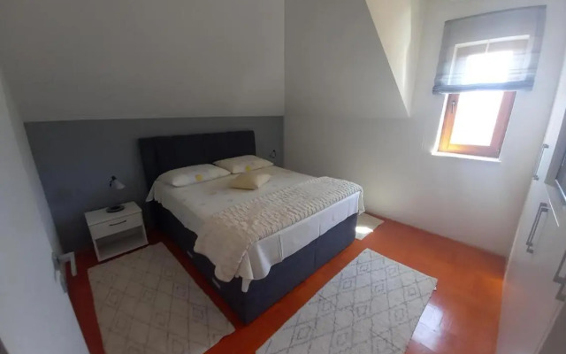 Apartments with a parking space Postira, Brac - 5617