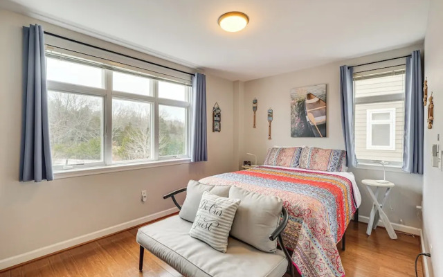 Smith Mountain Lake Condo w/ Pool Access