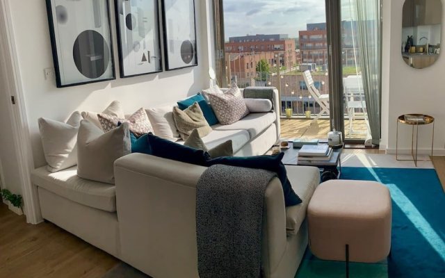 Stylish and Chic 1 Bedroom Apartment in Canning Town