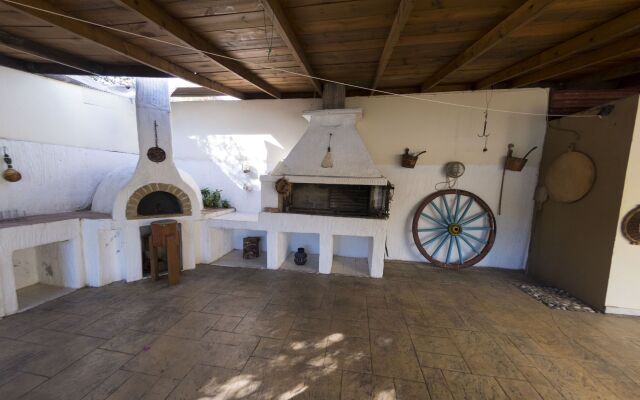 Jiannis House