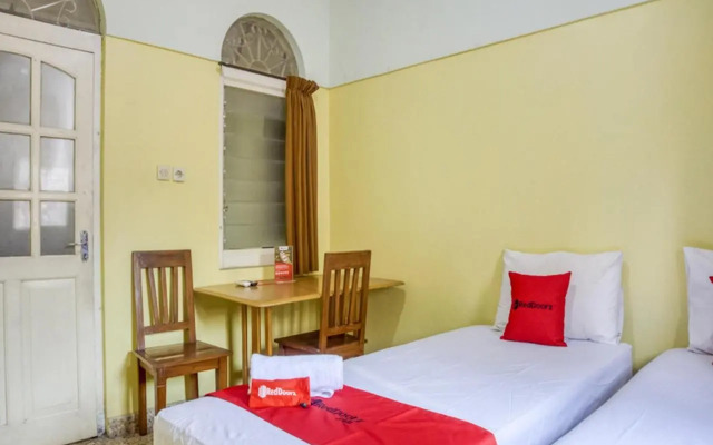 Kota Kembang by RedDoorz