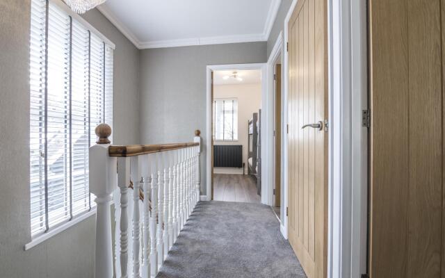 Mayfield House - 4 Bedroom House - Tenby