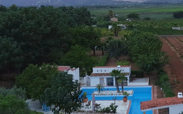 Casa on large property with private Pool