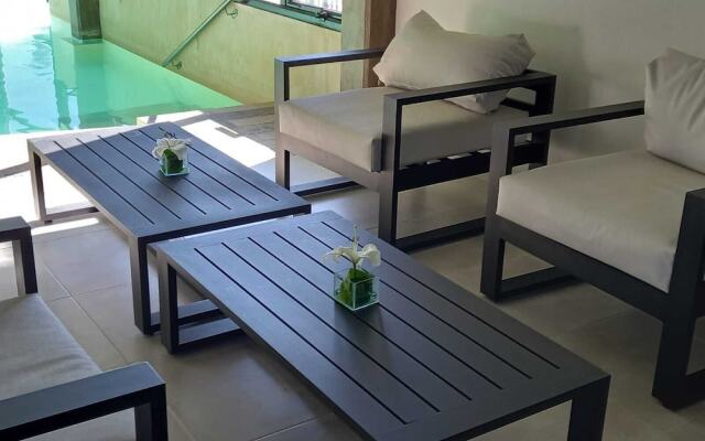 Los Robles Apart Hotel