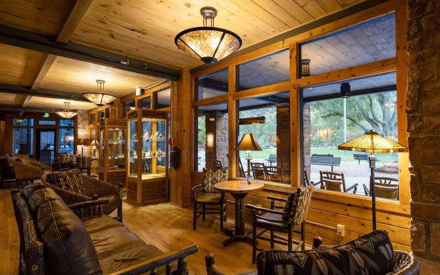 Zion Lodge