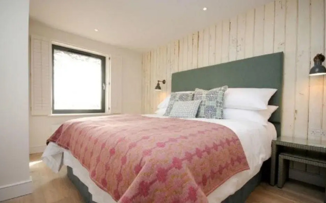 Seaview Holidays - Salterns Village