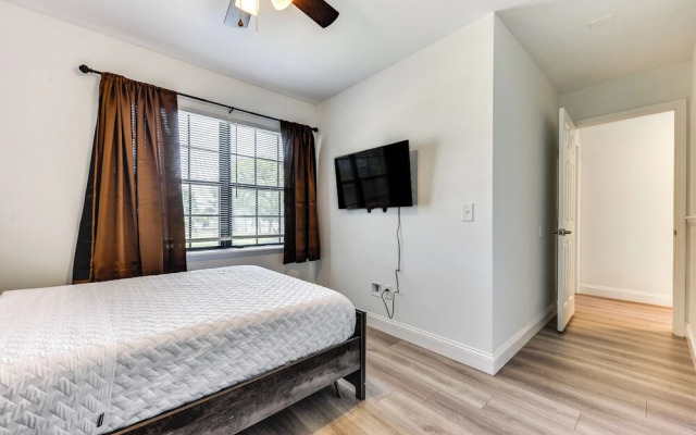 Modern Jacksonville Home - Close To River!