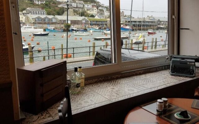 Harbour Moon Inn
