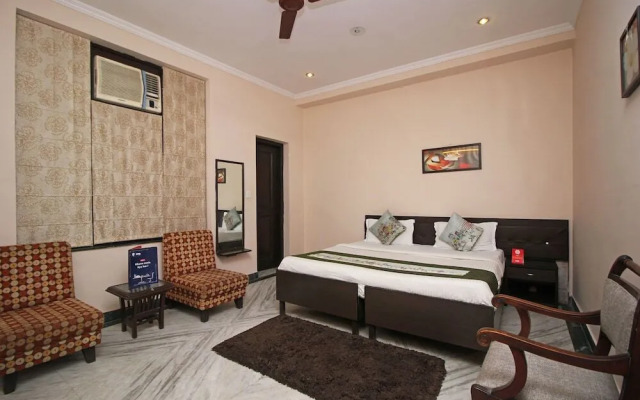 OYO 439 Hotel Queens Inn