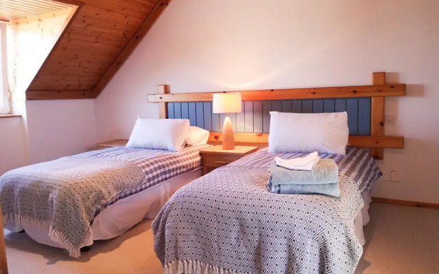 4 Bedroomed Holiday Home Close to the Beach