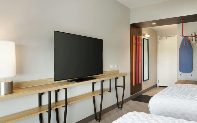 Tru by Hilton York
