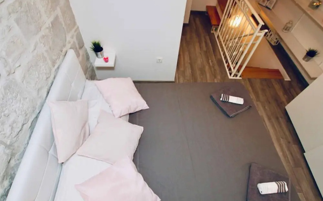 Dalmatian White Shell Apartment