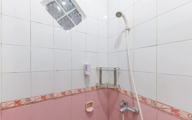 RedDoorz Syariah near Alun Alun Sumedang