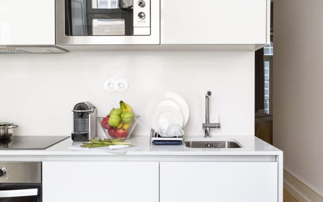 JOIVY Luxurious 2BR Apt w/street view, 2mins to Santa Justa Lift